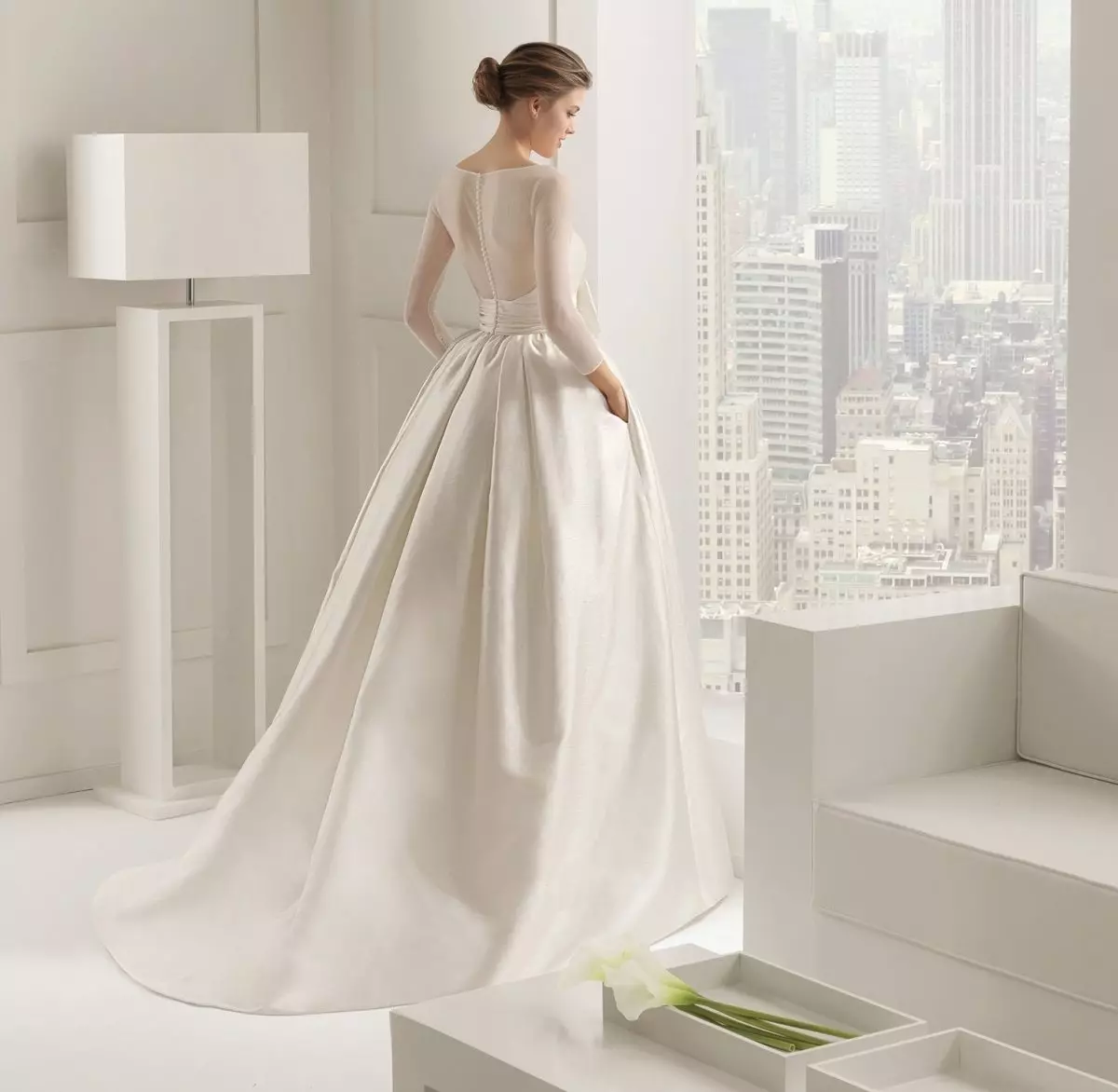 Свадба фустан со затворен назад класичен