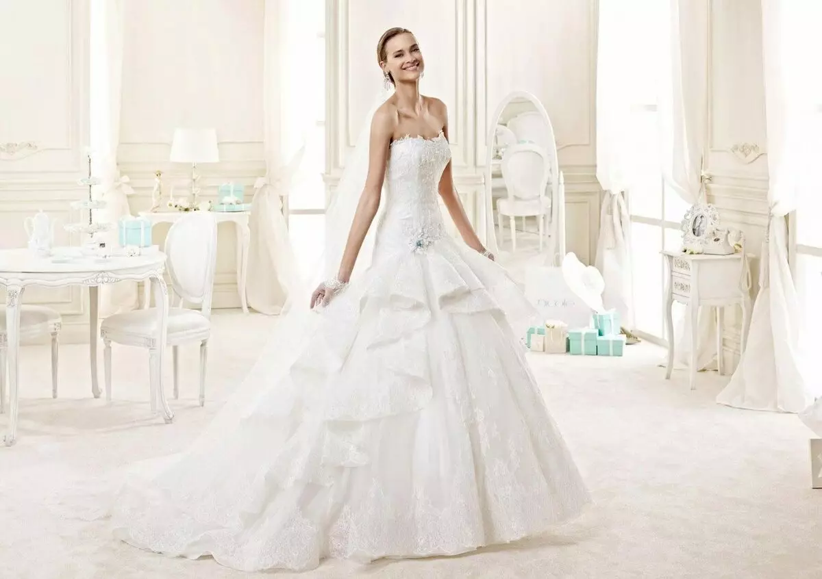 Classic Multilayer Wedding Dress.