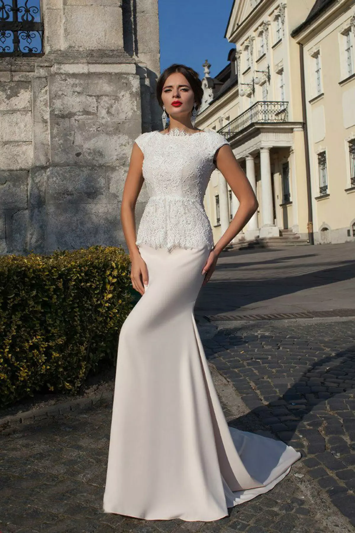 Robe de mariée classique directe avec basque