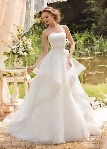 Klasična bujna vjenčanicu višeslojne suknje