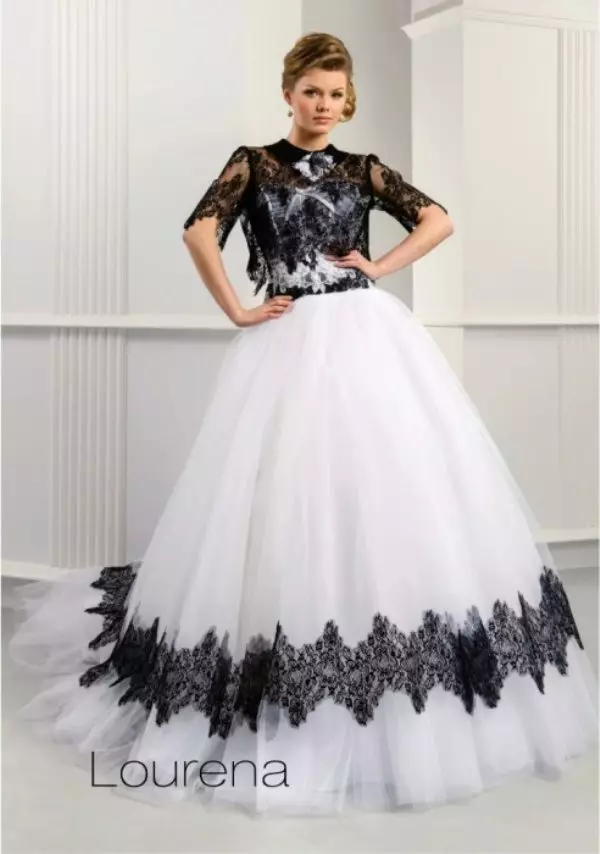 Hochzeitskleid von Ange Etoiles mit schwarzer Spitze