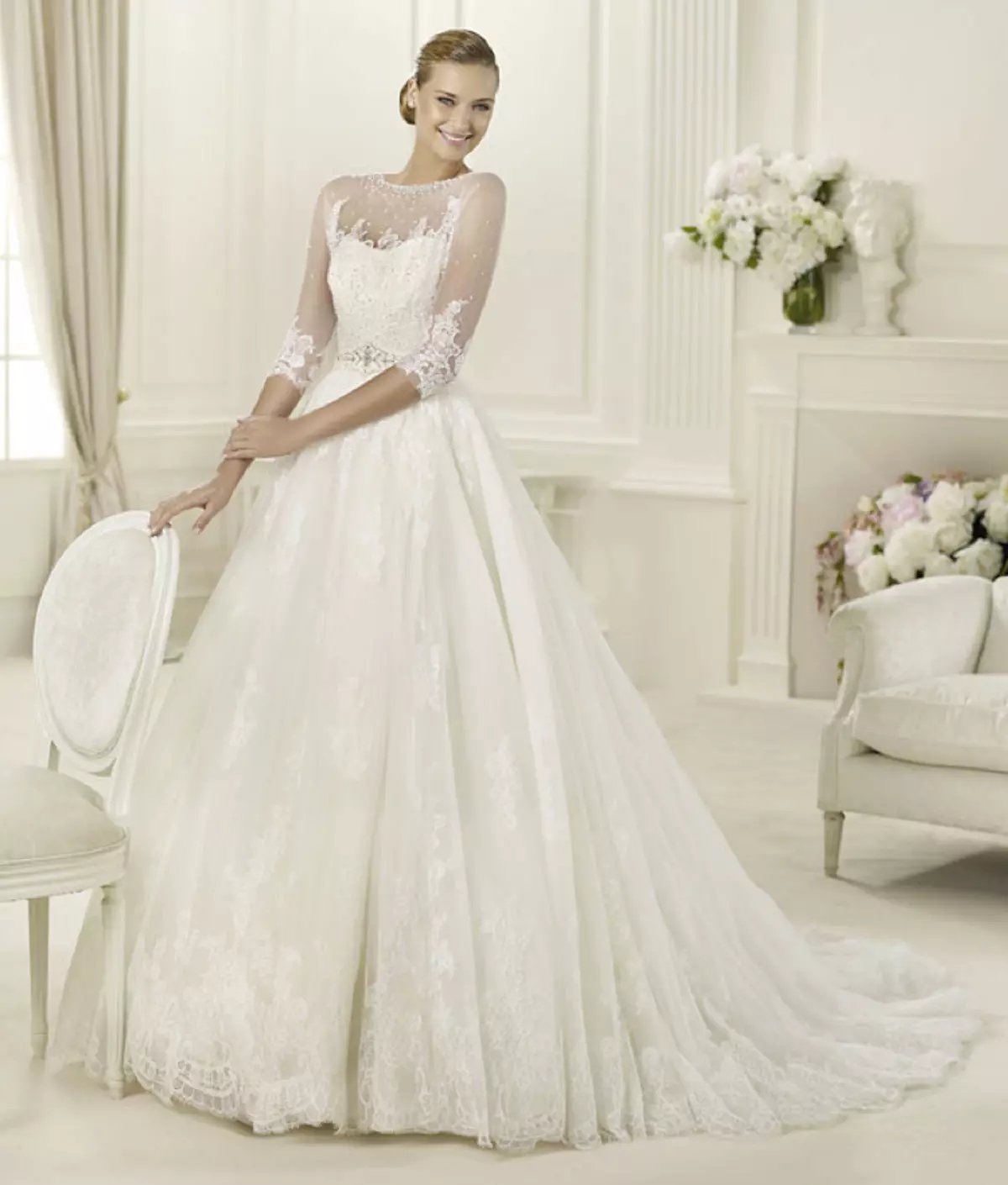 Uwe agbamakwụkwọ na pronovias lace