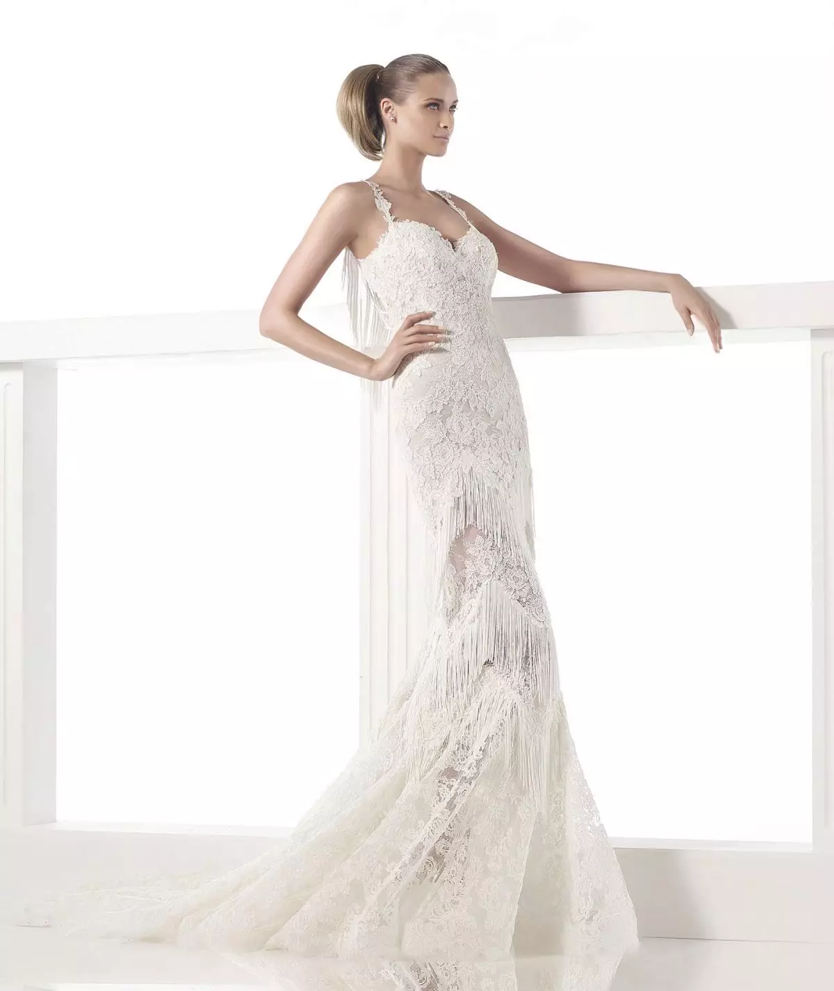 Abito da sposa pizzo con anello