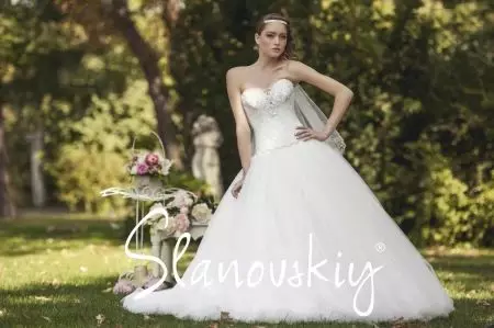 Bröllopsklänning från Slandsky Lush med Rhinestones Swarovski
