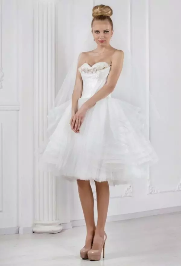 Vestido de novia corto con corsé