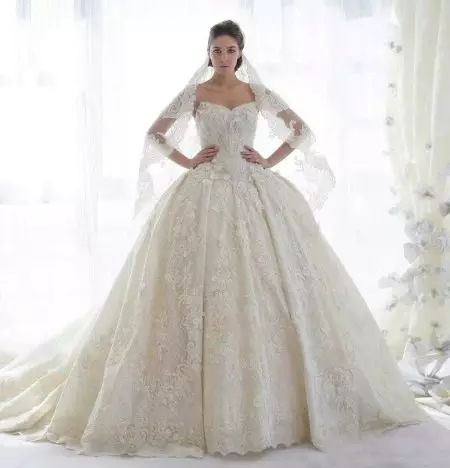 O vestido de noiva mais bonito é exuberante