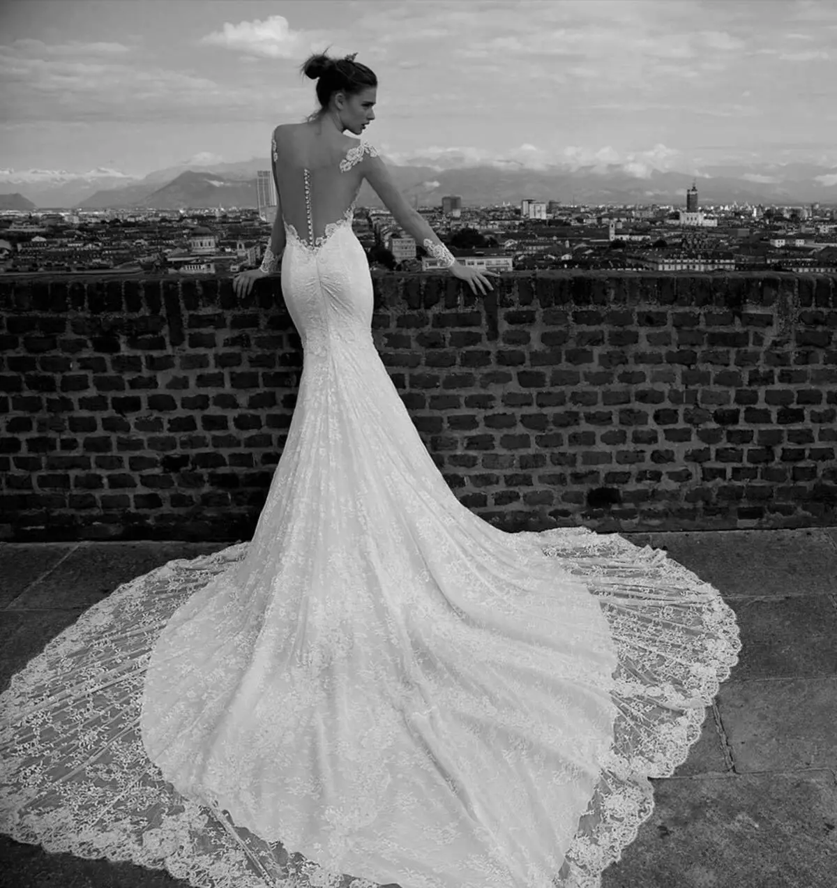 Wedding dress with lace loop