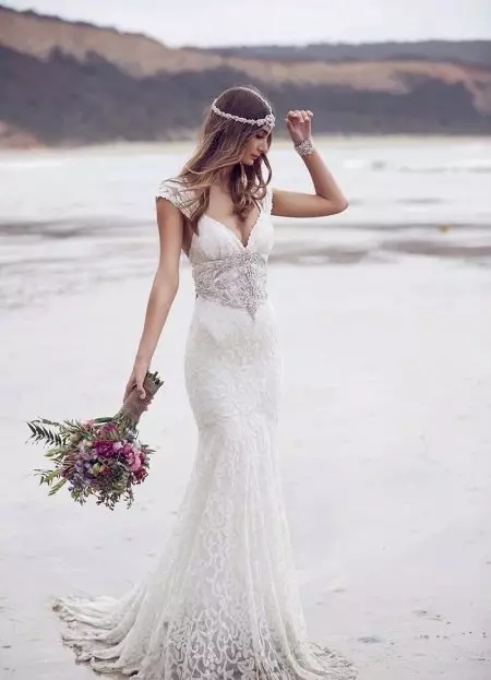 vestit de núvia d'estil Ampir amb el tren