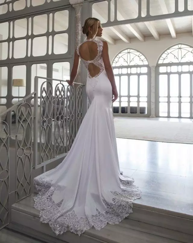 Vestido de noiva con escote dobre de volta