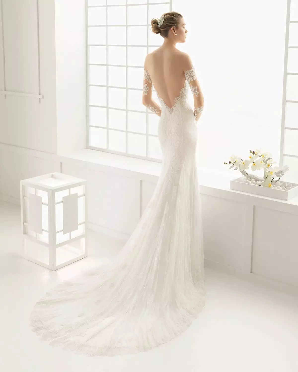 Wedding dress with fully open back