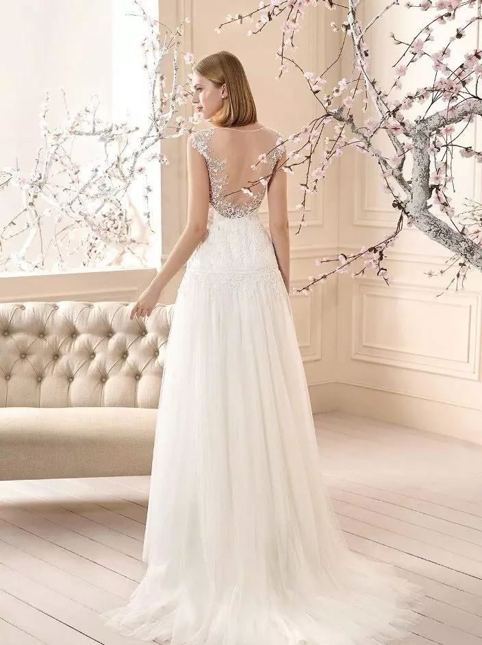 Hochzeitskleid mit einem Halsausschnitt auf der Rückseite und der Schleife A-Silhouette