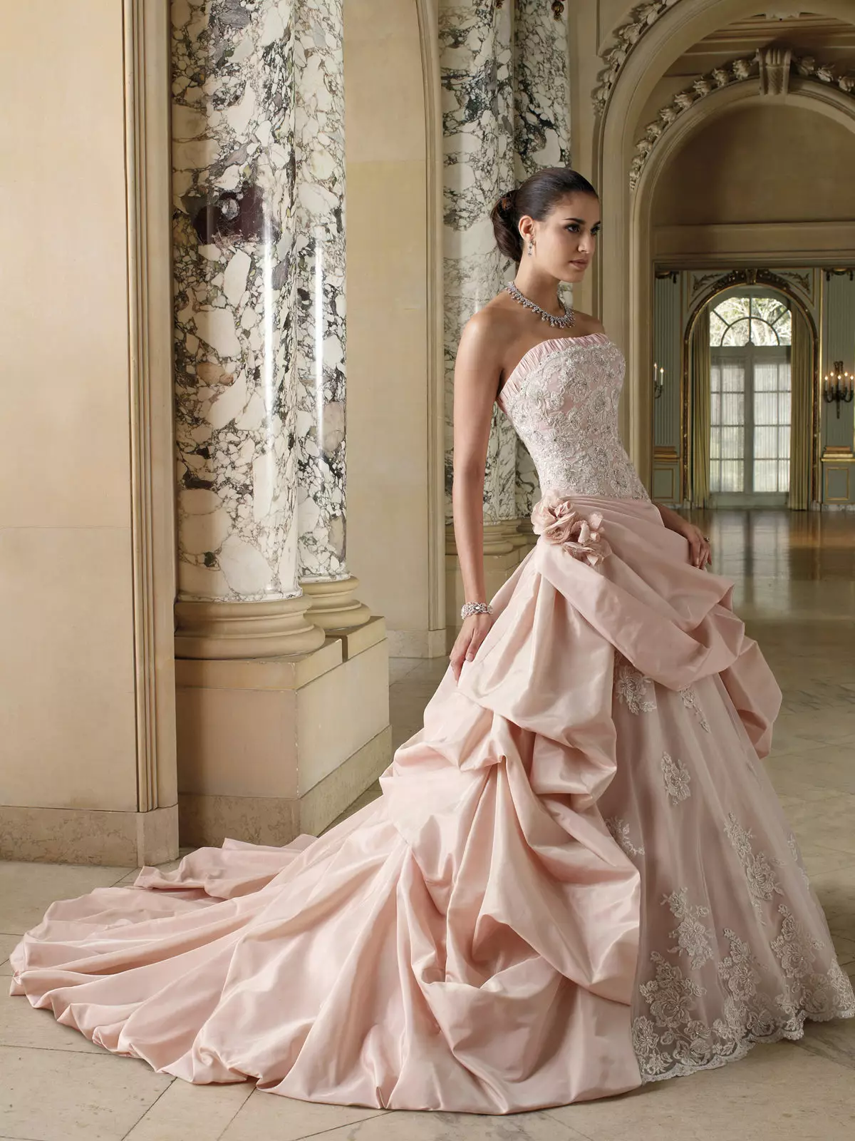Γαμήλιο φόρεμα γοργόνα σε ροζ χρώμα