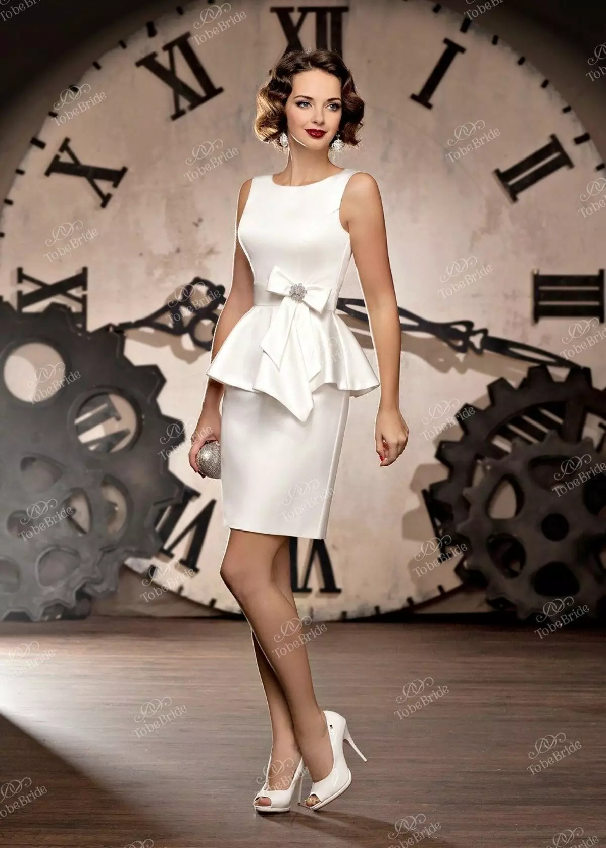Vestido de novia de la colección nupcial 2014 corto con bas