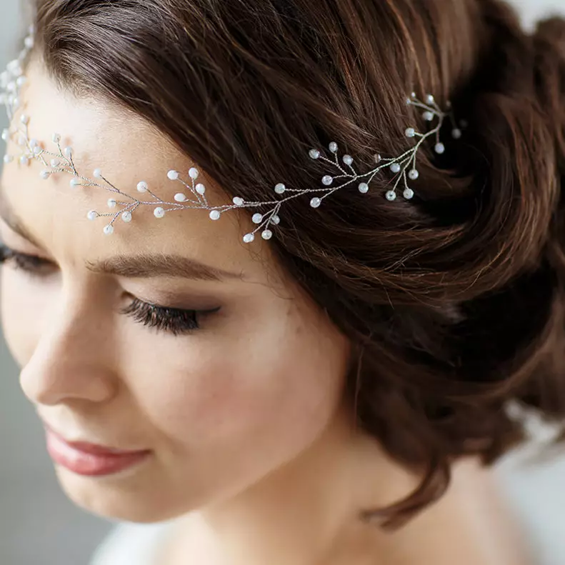 Easy hairstyles for the wedding (60 photos): simple and beautiful wedding styling for a friend. How to quickly make simple options yourself? 7943_47