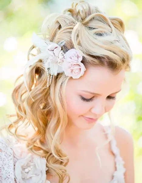 Easy hairstyles for the wedding (60 photos): simple and beautiful wedding styling for a friend. How to quickly make simple options yourself? 7943_5