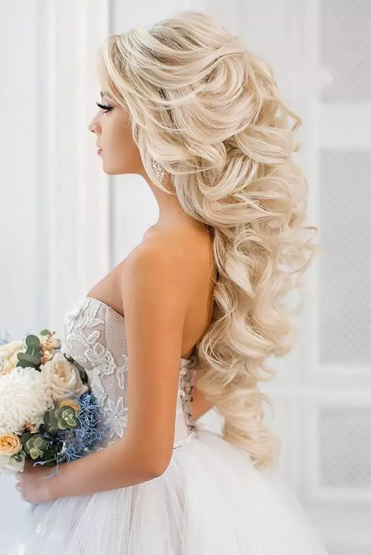 Kiểu tóc dễ dàng cho đám cưới (60 ảnh): Phong cách đám cưới đơn giản và xinh đẹp cho một người bạn. Làm thế nào để nhanh chóng thực hiện các tùy chọn đơn giản? 7943_60