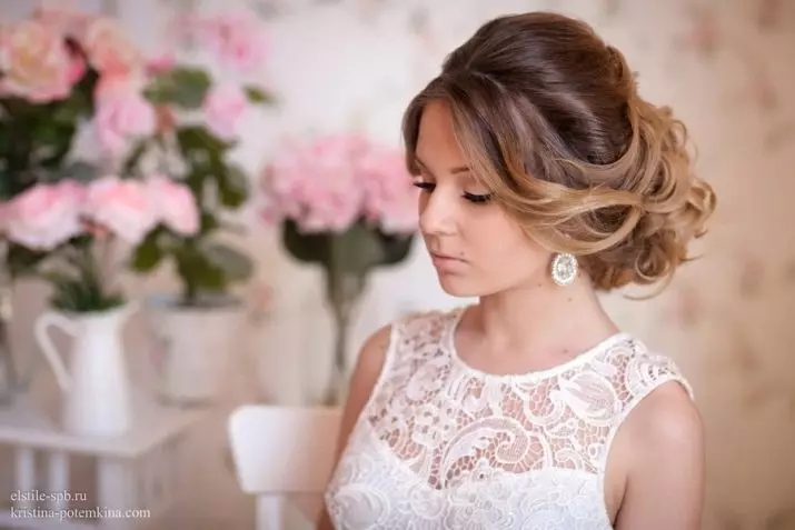 शादी के लिए एकत्रित हेयर स्टाइल (53 फोटो): फाटा और टाईड्रेट के साथ शादी की छवियां, बालों के लिए उच्च अर्ध-बैंड विकल्प 7947_2