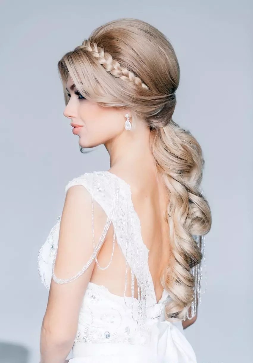 Bryllup frisurer i græsk stil (77 billeder): Spyt på siden af ​​brylluppet for langt og mellemstore hår med et slør 7954_59
