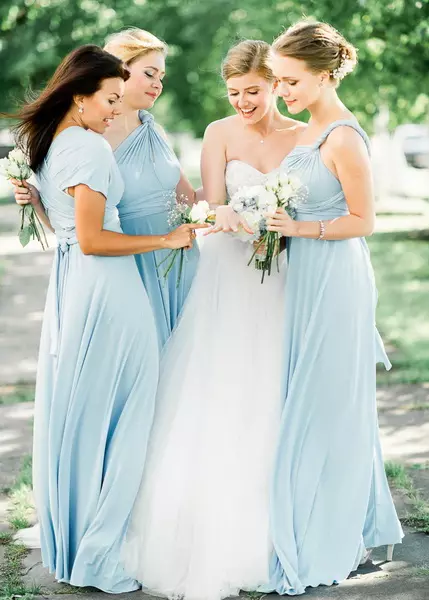 Frizūra par draudzeni līgava (61 fotogrāfijas): kāzu attēli draugam un lieciniekam, vienkāršas kāzu uzklāšana gariem matiem 7957_53