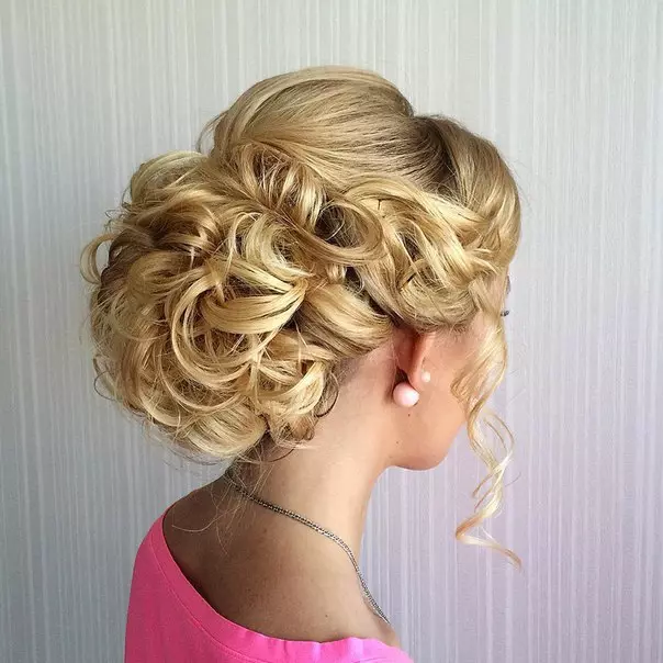 Coiffure pour la mariée ou le marié de maman (55 photos): pose sur le mariage du fils ou de la fille. Comment faire des images de mariage pour les cheveux courts ou longs? 7960_34