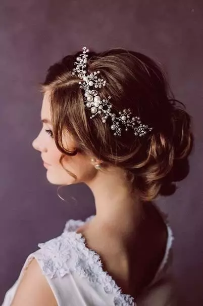 Gaya rambut karo Crown (54 foto): Pilih gaya rambut kanthi kudung lan makutha kanggo panganten wanita 7962_49