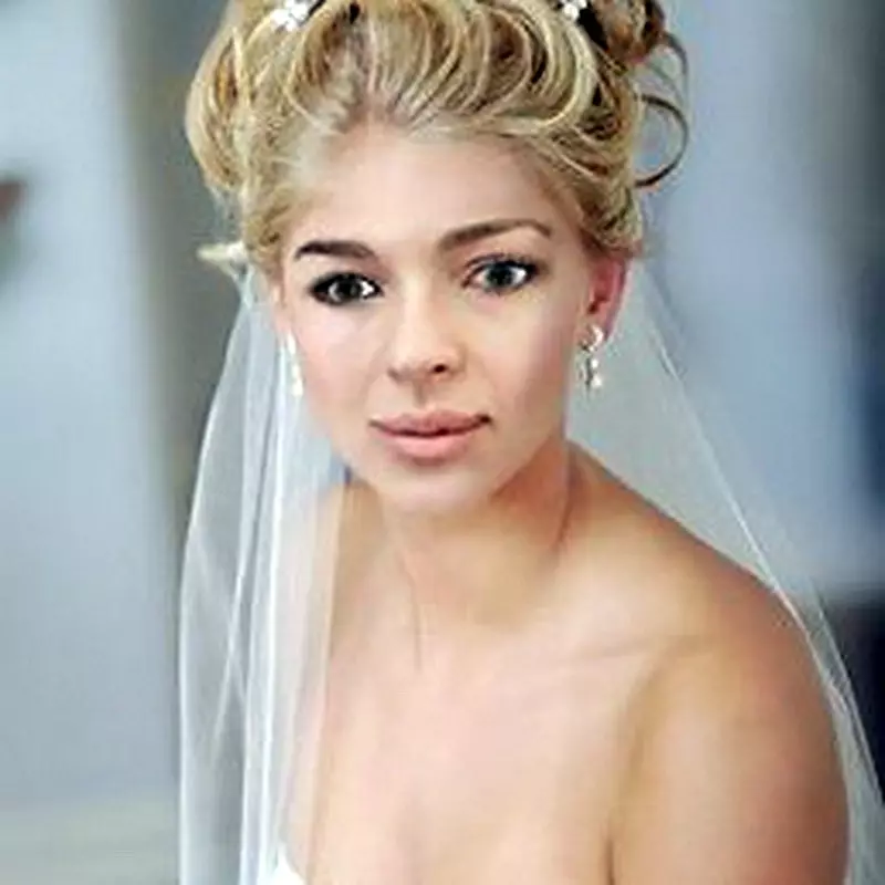 تسريحات الزفاف مع الحجاب على الشعر القصير (44 صور): التصميم أفكار للعروس 7967_23