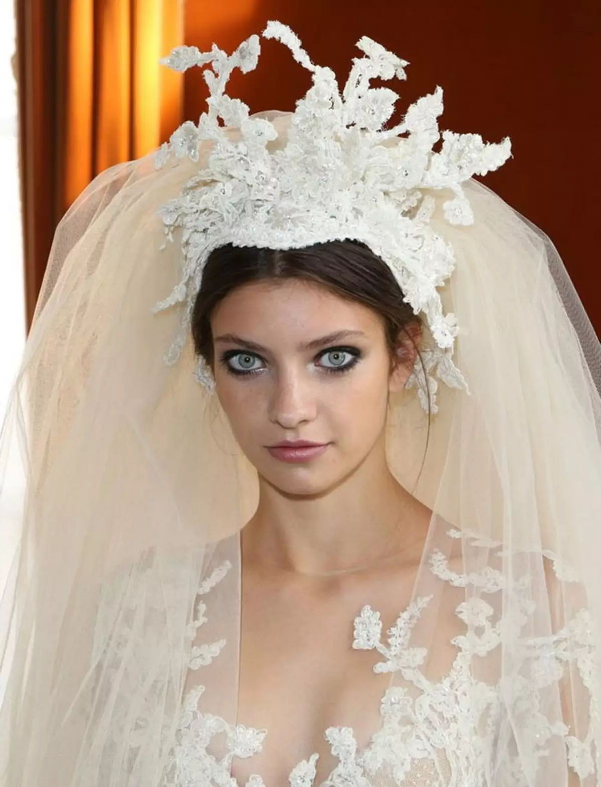 تسريحات الزفاف مع الحجاب على الشعر القصير (44 صور): التصميم أفكار للعروس 7967_37