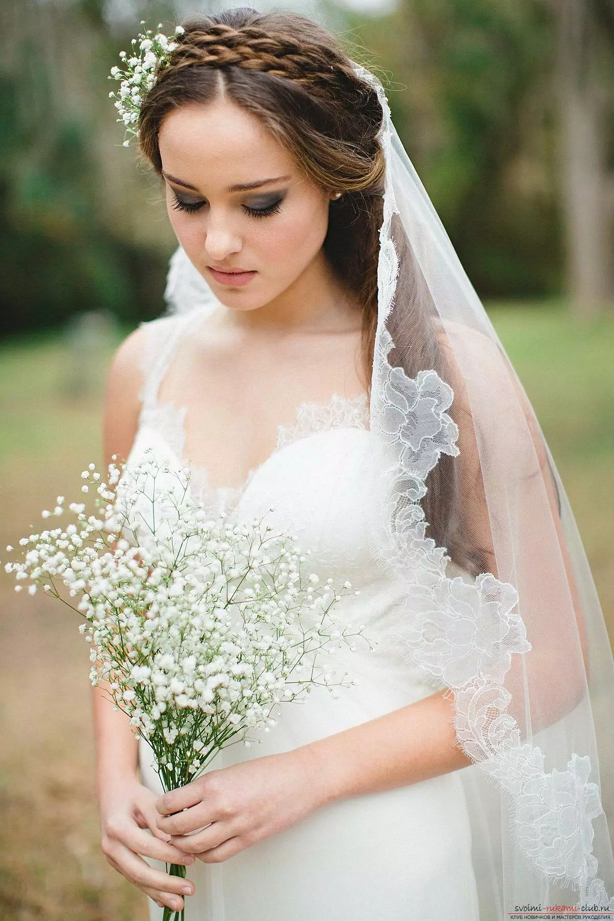 Ang mga estilo sa buhok sa kasal nga adunay mga veil alang sa taas nga buhok (40 Mga Litrato): Mga kapilian sa kombinasyon alang sa Pangasaw-onon sa Diadem. Giunsa ang pagbutang mga curl sa usa ka kasal nga adunay usa ka mubo nga footage? 7971_6