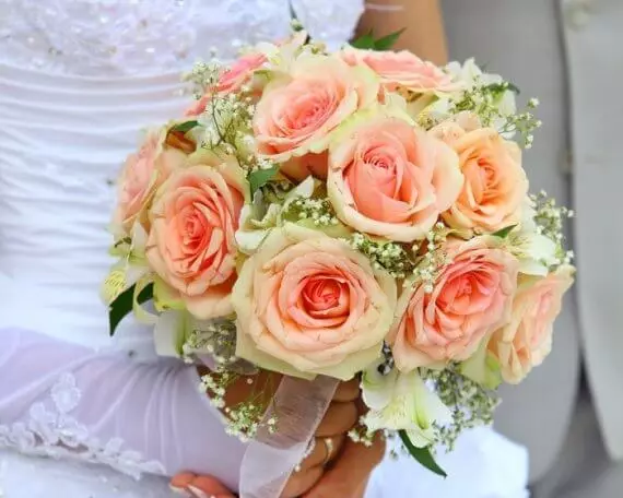 Mga Bouquet sa kasal sa Alstromeries (45 Mga Litrato): Pagpili usa ka bouquet sa mga rosas ug puti nga alstromeries alang sa pangasaw-onon 7975_43