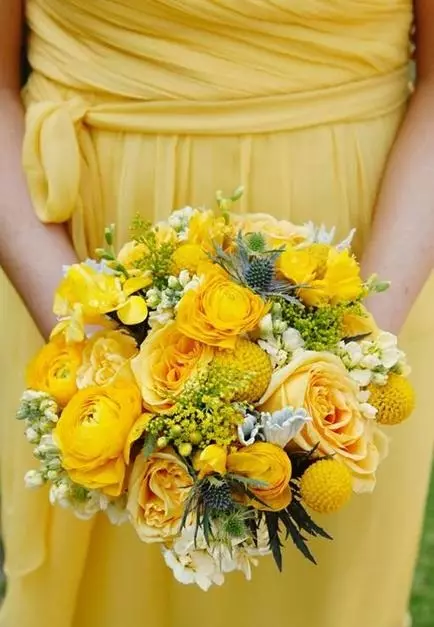 ყვითელი საქორწილო ბუკეტი (42 ფოტო): აირჩიეთ საქორწილო კომპოზიციები თეთრი ყვავილებით 7979_17