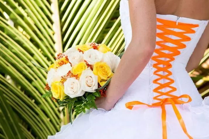 ყვითელი საქორწილო ბუკეტი (42 ფოტო): აირჩიეთ საქორწილო კომპოზიციები თეთრი ყვავილებით 7979_19