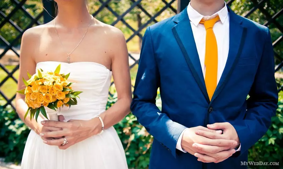 ყვითელი საქორწილო ბუკეტი (42 ფოტო): აირჩიეთ საქორწილო კომპოზიციები თეთრი ყვავილებით 7979_8