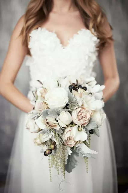 ດອກໄມ້ໃນ bouquet ຂອງ bride ໄດ້ (71 ຮູບ): ຊື່ຂອງພືດ wedding ຕາມລະດູການທີ່ດີທີ່ສຸດ 7980_12