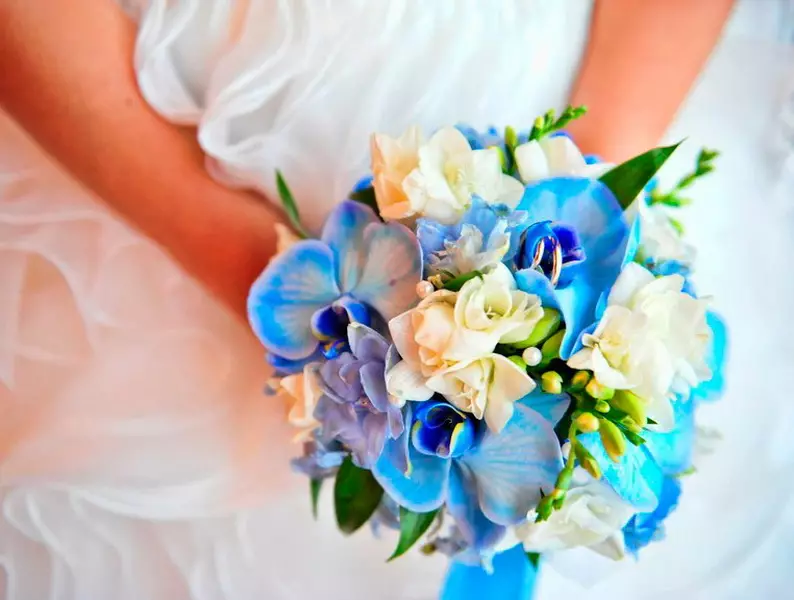 ດອກໄມ້ໃນ bouquet ຂອງ bride ໄດ້ (71 ຮູບ): ຊື່ຂອງພືດ wedding ຕາມລະດູການທີ່ດີທີ່ສຸດ 7980_18