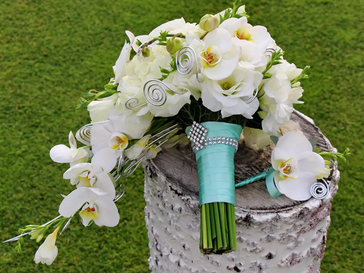 ດອກໄມ້ໃນ bouquet ຂອງ bride ໄດ້ (71 ຮູບ): ຊື່ຂອງພືດ wedding ຕາມລະດູການທີ່ດີທີ່ສຸດ 7980_20