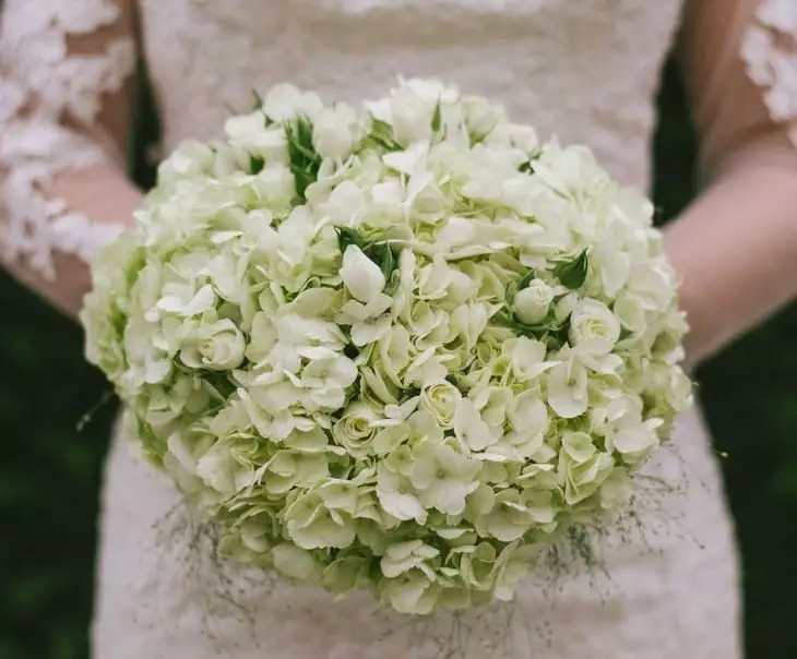 ດອກໄມ້ໃນ bouquet ຂອງ bride ໄດ້ (71 ຮູບ): ຊື່ຂອງພືດ wedding ຕາມລະດູການທີ່ດີທີ່ສຸດ 7980_25