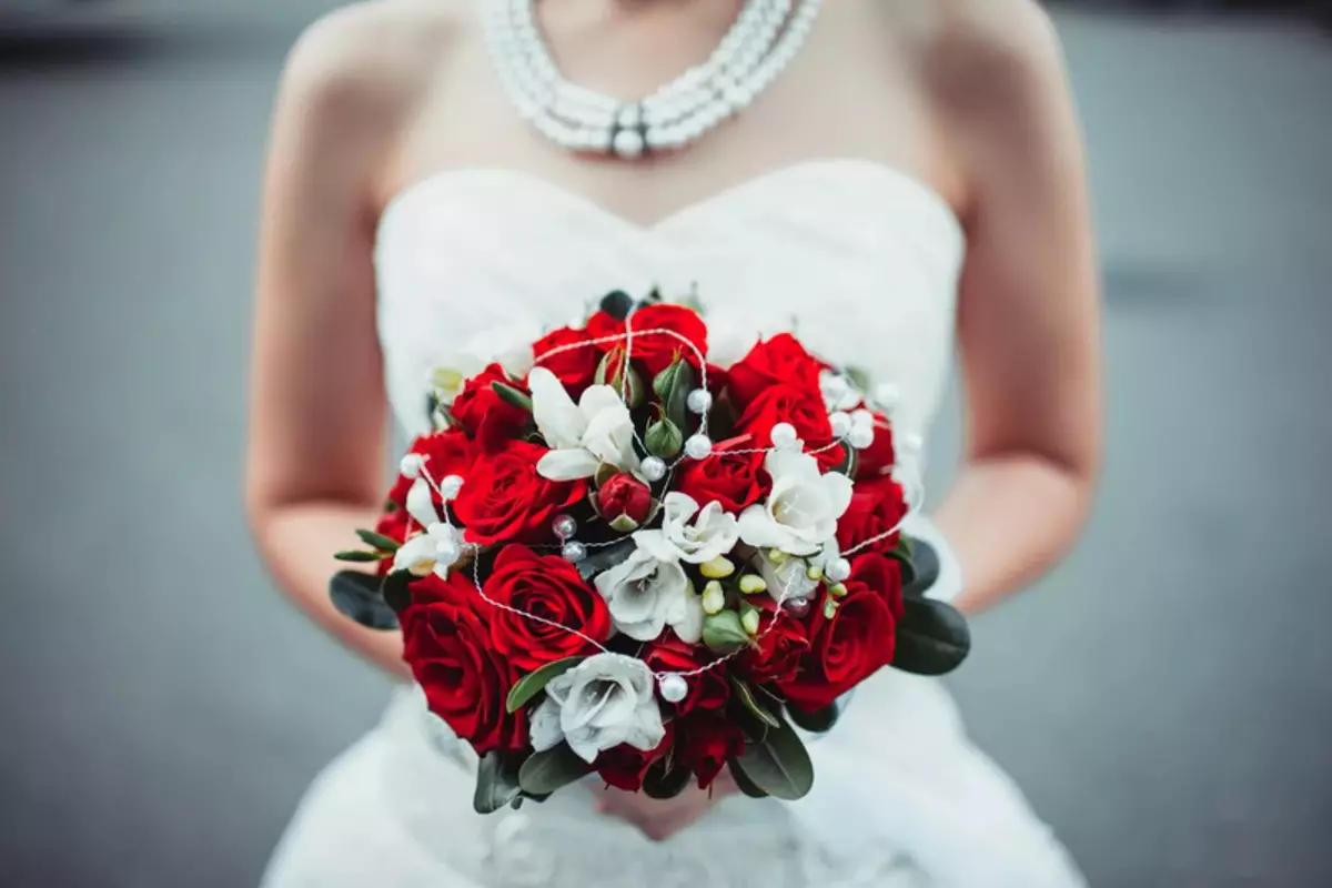 ດອກໄມ້ໃນ bouquet ຂອງ bride ໄດ້ (71 ຮູບ): ຊື່ຂອງພືດ wedding ຕາມລະດູການທີ່ດີທີ່ສຸດ 7980_3