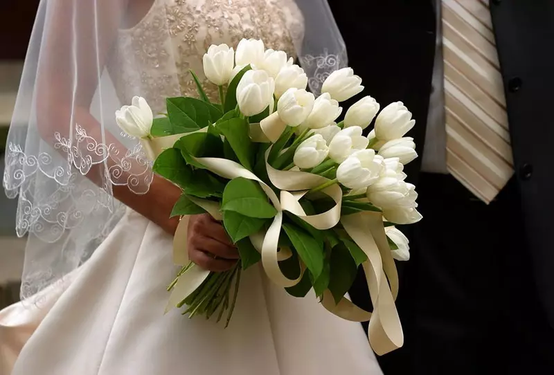 ດອກໄມ້ໃນ bouquet ຂອງ bride ໄດ້ (71 ຮູບ): ຊື່ຂອງພືດ wedding ຕາມລະດູການທີ່ດີທີ່ສຸດ 7980_33
