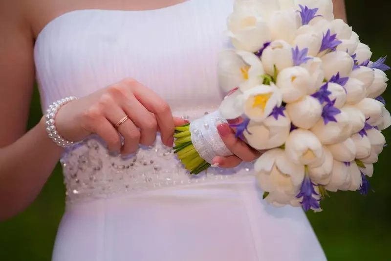 ດອກໄມ້ໃນ bouquet ຂອງ bride ໄດ້ (71 ຮູບ): ຊື່ຂອງພືດ wedding ຕາມລະດູການທີ່ດີທີ່ສຸດ 7980_34