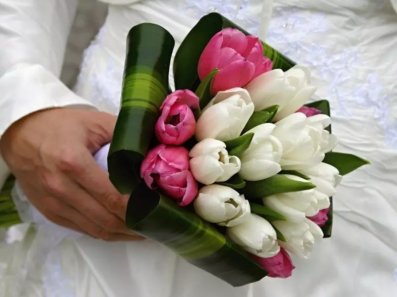 ດອກໄມ້ໃນ bouquet ຂອງ bride ໄດ້ (71 ຮູບ): ຊື່ຂອງພືດ wedding ຕາມລະດູການທີ່ດີທີ່ສຸດ 7980_35