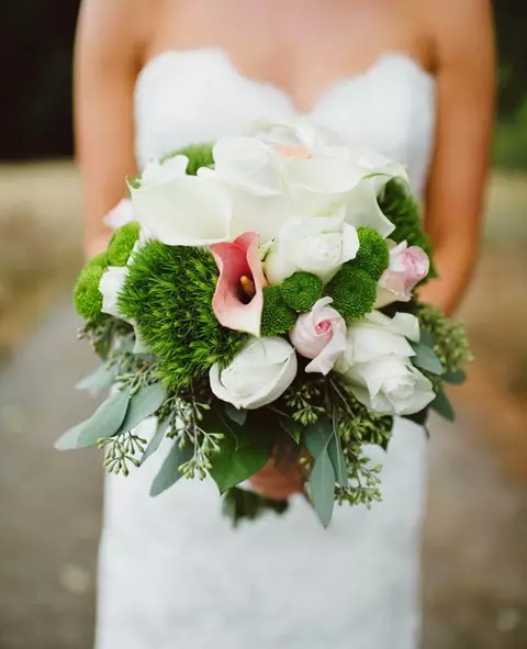 ດອກໄມ້ໃນ bouquet ຂອງ bride ໄດ້ (71 ຮູບ): ຊື່ຂອງພືດ wedding ຕາມລະດູການທີ່ດີທີ່ສຸດ 7980_43