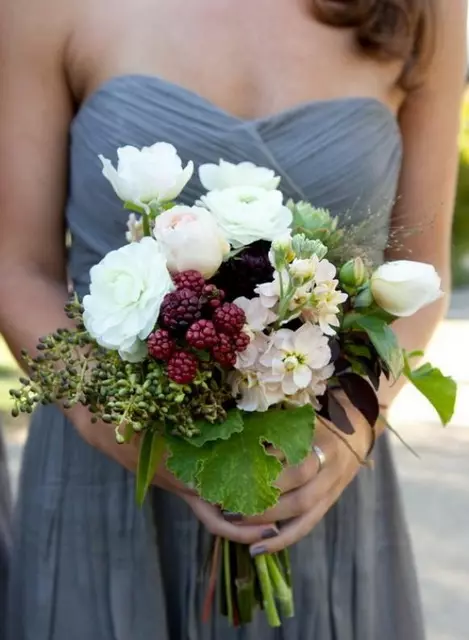 ດອກໄມ້ໃນ bouquet ຂອງ bride ໄດ້ (71 ຮູບ): ຊື່ຂອງພືດ wedding ຕາມລະດູການທີ່ດີທີ່ສຸດ 7980_45