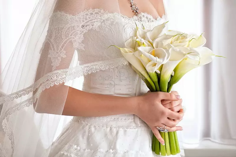 ດອກໄມ້ໃນ bouquet ຂອງ bride ໄດ້ (71 ຮູບ): ຊື່ຂອງພືດ wedding ຕາມລະດູການທີ່ດີທີ່ສຸດ 7980_5