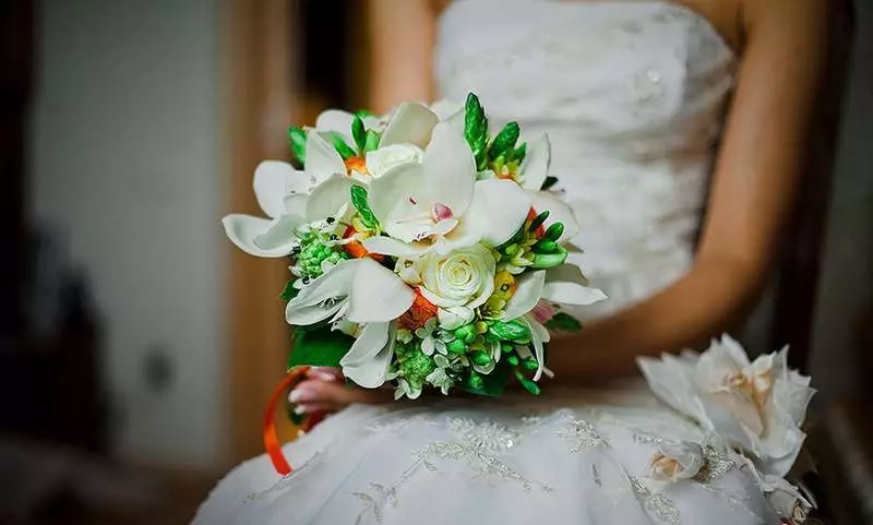ດອກໄມ້ໃນ bouquet ຂອງ bride ໄດ້ (71 ຮູບ): ຊື່ຂອງພືດ wedding ຕາມລະດູການທີ່ດີທີ່ສຸດ 7980_53