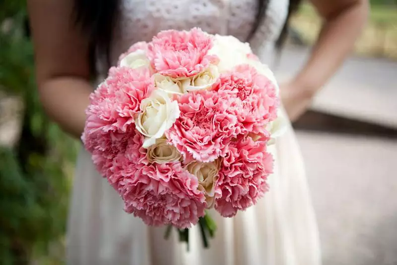 ດອກໄມ້ໃນ bouquet ຂອງ bride ໄດ້ (71 ຮູບ): ຊື່ຂອງພືດ wedding ຕາມລະດູການທີ່ດີທີ່ສຸດ 7980_54