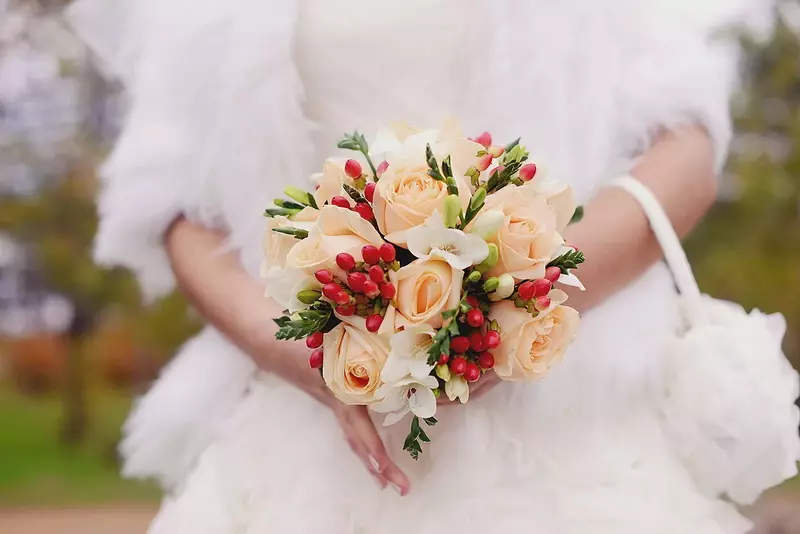 ດອກໄມ້ໃນ bouquet ຂອງ bride ໄດ້ (71 ຮູບ): ຊື່ຂອງພືດ wedding ຕາມລະດູການທີ່ດີທີ່ສຸດ 7980_6