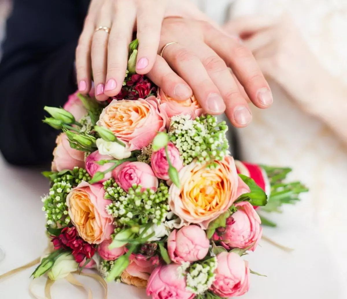 ດອກໄມ້ໃນ bouquet ຂອງ bride ໄດ້ (71 ຮູບ): ຊື່ຂອງພືດ wedding ຕາມລະດູການທີ່ດີທີ່ສຸດ 7980_61