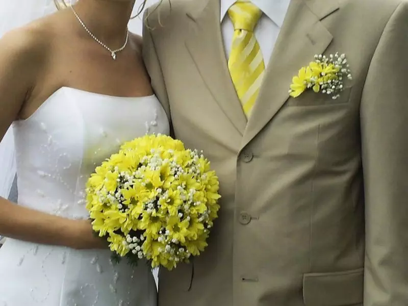 ດອກໄມ້ໃນ bouquet ຂອງ bride ໄດ້ (71 ຮູບ): ຊື່ຂອງພືດ wedding ຕາມລະດູການທີ່ດີທີ່ສຸດ 7980_65