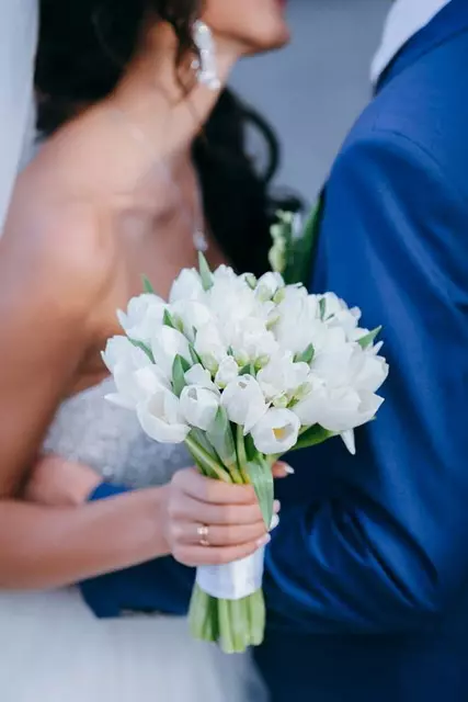 ດອກໄມ້ໃນ bouquet ຂອງ bride ໄດ້ (71 ຮູບ): ຊື່ຂອງພືດ wedding ຕາມລະດູການທີ່ດີທີ່ສຸດ 7980_67