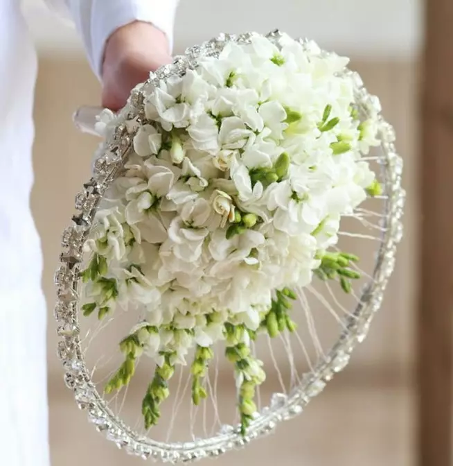 ດອກໄມ້ໃນ bouquet ຂອງ bride ໄດ້ (71 ຮູບ): ຊື່ຂອງພືດ wedding ຕາມລະດູການທີ່ດີທີ່ສຸດ 7980_68